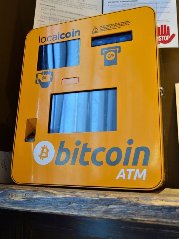 비트코인 ATM 기기 사진